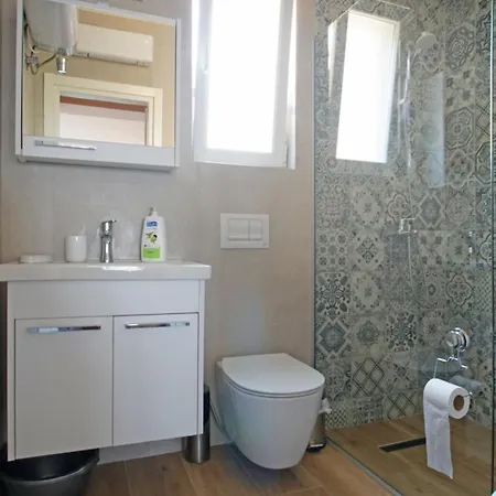 Blue Eye Apartment *